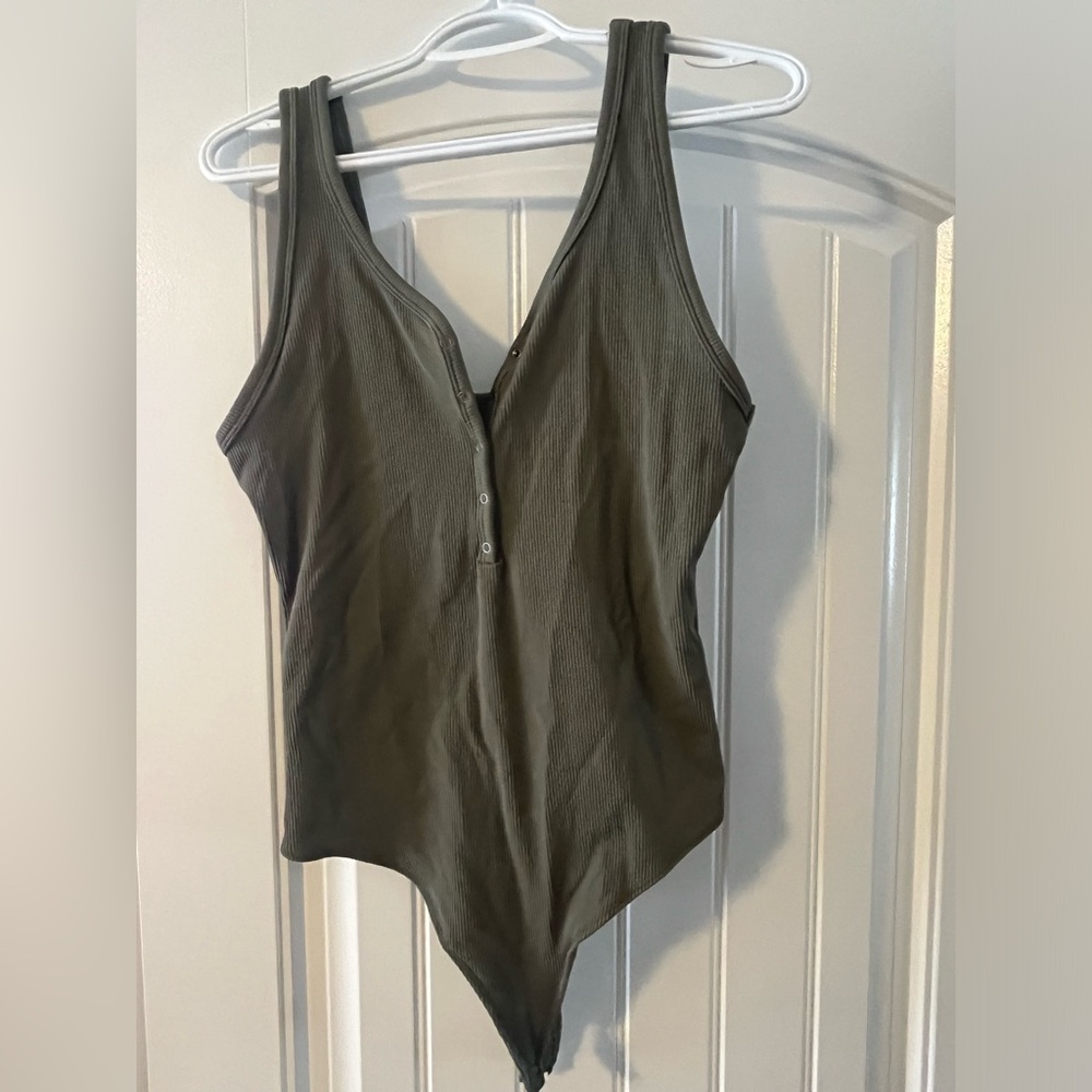 NWT Abercrombie bodysuit size Large